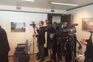 Conferencia de Prensa en Embajadas argentinas: Mauricio Macri, Marcos Peña, Juan Schiaretti, Passalaqua y Susana Malcorra (4/5)