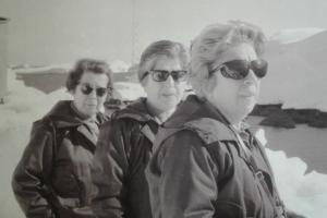 3) Scientists Bernasconi, Pujals and Caría at Melchior Station.