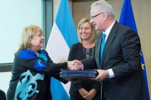 Foreign Minister Susana Malcorra, HR/VP Federica Mogherini and European Commissioner for Int.Cooperation and Development, Mimica