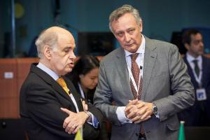 Everton Vargas, Embajador de la República Federativa de Brasil ante la UE junto a mario verón Guerra, Embajador argentino la UE