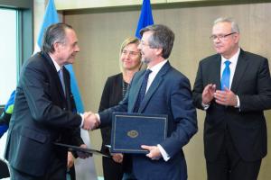 Susana Malcorra, Federica Mogherini, Neven Mimica, Secretario de Coordinación y Cooperación Internacional Patricio Benegas (2/2)