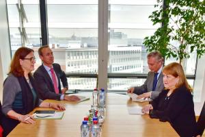 La Canciller Susana Malcorra y el Embajador Argentino ante la UE, Mario Verón Guerra, con la Comisario Cecilia Mälmstrom.