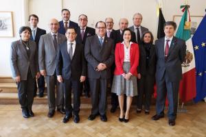 Luis Felipe López-Calva, Subsecretario General de Naciones Unidas y Director Regional para América Latina y el Caribe del Programa de las Naciones Unidas para el Desarrollo (PNUD) junto a Embajadores de países de América Latina acreditados ante la UE 